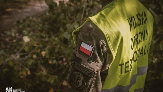 Terytorialsi w akcji. Żołnierze 2 LBOT zabezpieczają miejsce odnalezienia niezidentyfikowanego obiektu