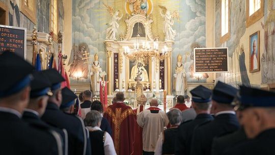 Unijne miliony uratowały zabytkowy kościół w Zofiborze. Drewniana świątynia zachwyca po remoncie