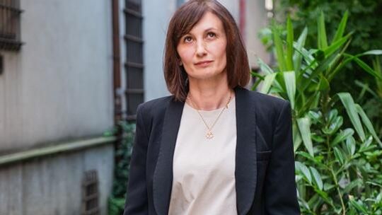 Wakacje ze stylistką. Marynarka – ponadczasowy klasyk, który odmienia każdą stylizację