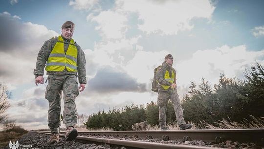 Żołnierze 2 LBOT wspierają służby w zabezpieczeniu infrastruktury kolejowej na Lubelszczyźnie