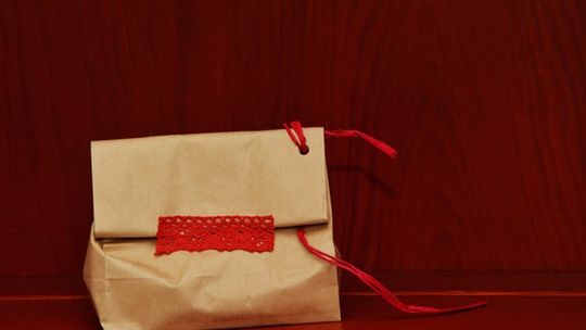 Zrównoważone materiały w produkcji kubków papierowych — co warto wiedzieć