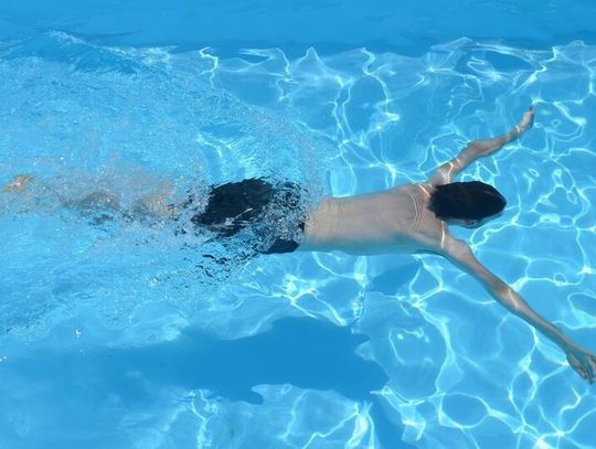Ile kosztuje wyjście na  basen w Lublinie? Sprawdziliśmy ceny w Aqua Lublin, Spa Orkana i Łabędziej. Różnice zaskakują