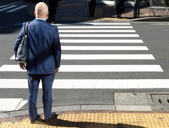 Jesienią piesi giną najczęściej. Policja ostrzega przed jednym błędem