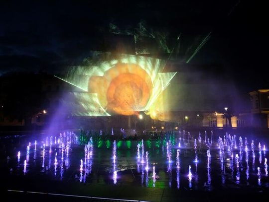 Magia wraca na Plac Litewski. Ruszają pokazy fontanny multimedialnej na majówkę