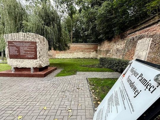Odnowili pomnik przy ul. Kalinowszczyzna. Upamiętnia ofiary niemieckiej egzekucji