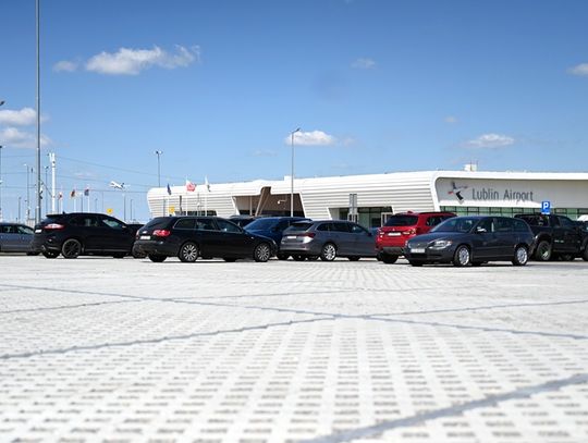 Port Lotniczy Lublin powiększył parking. Przed wakacjami przybyły 262 nowe miejsca