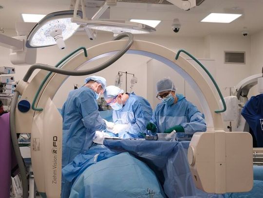 Przełomowa operacja kręgosłupa w Lublinie. 82-latka stanęła na nogi kilkanaście godzin po zabiegu