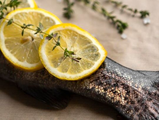 Ryby wracają na stoły. Słodkowodne czy morskie - które wybrać i jak je przygotować?