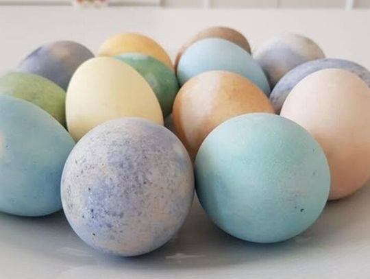 Sałatka jarzynowa pod lupą. Polacy wciąż robią jej za dużo na Wielkanoc