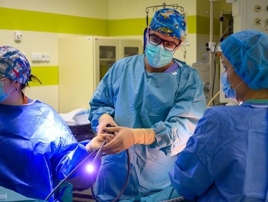 Sukces chirurgów z Lublina. Robotyczne usunięcie 25-centymetrowej śledziony i guza nadnercza