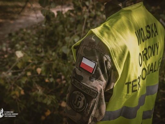 Terytorialsi w akcji. Żołnierze 2 LBOT zabezpieczają miejsce odnalezienia niezidentyfikowanego obiektu