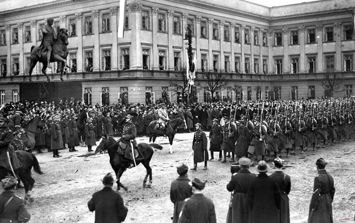 11 listopada - historia, znaczenie i tradycja kotylionów w Święto Niepodległości