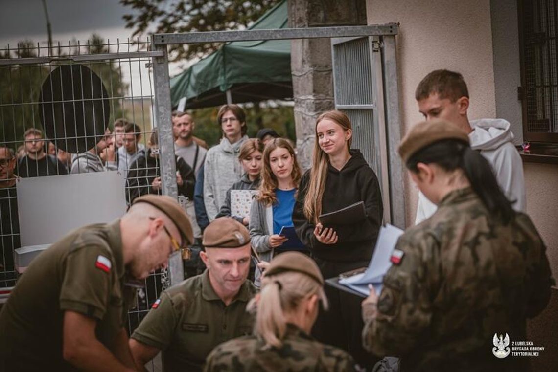 200 ochotników zaczyna szkolenie w lubelskiej brygadzie. Wielu wykorzystuje ostatnie tygodnie wakacji 200 ochotników zaczyna szkolenie w lubelskiej brygadzie. Wielu wykorzystuje ostatnie tygodnie wakacji