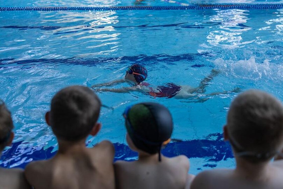 Bezpłatne karnety dla dużych rodzin na szkolne pływalnie