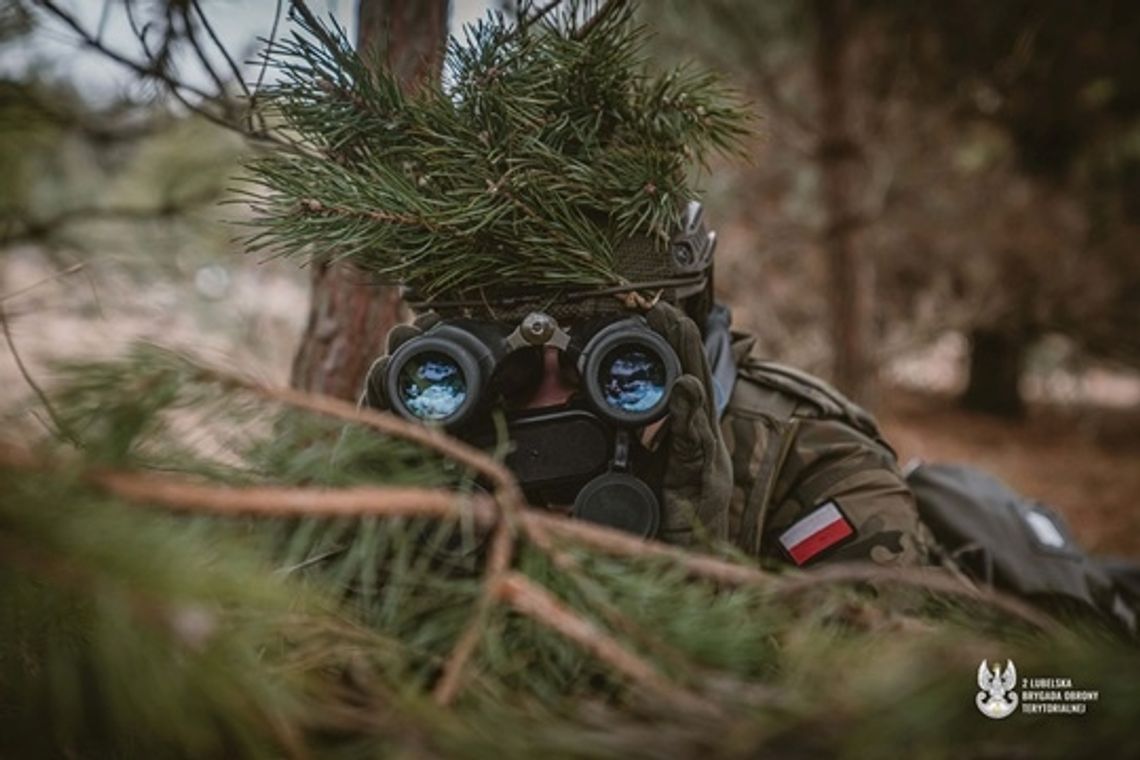 Bialscy Terytorialsi ćwiczą na poligonie.