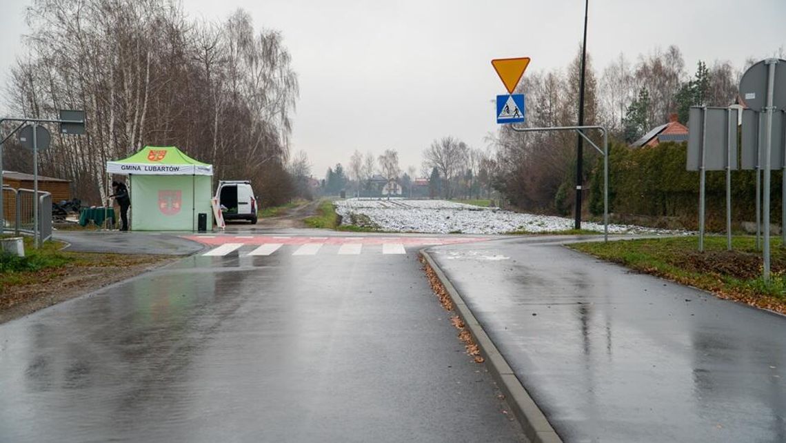 Dwa nowe odcinki dróg w Skrobowie oficjalnie otwarte