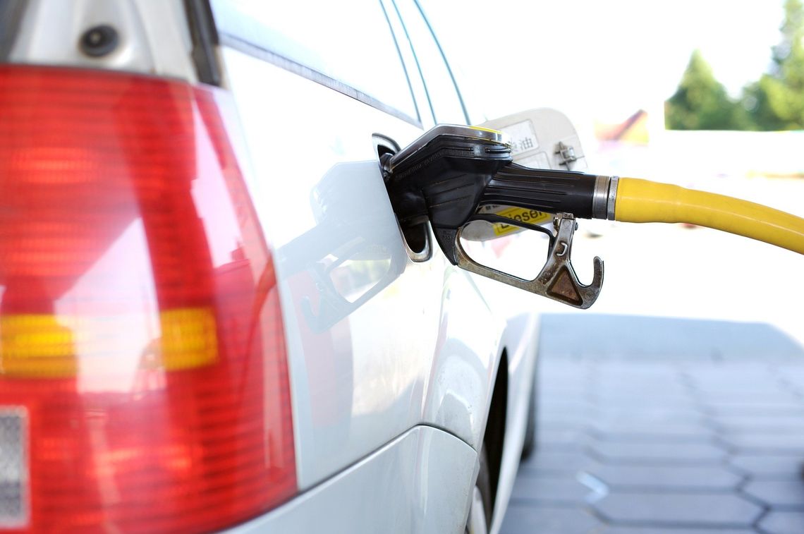 Kierowcy nie muszą się obawiać podwyżek cen paliw. W kolejnych miesiącach o sytuacji będą decydować globalne wydarzenia polityczne