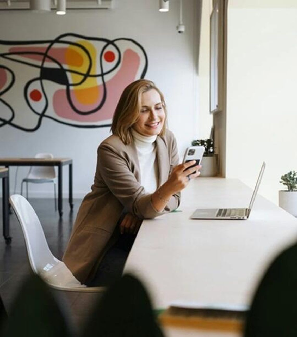 Kobiety z pokolenia Z i Millenialsów – jak randkują online? Kobiety z pokolenia Z i Millenialsów – jak randkują online?