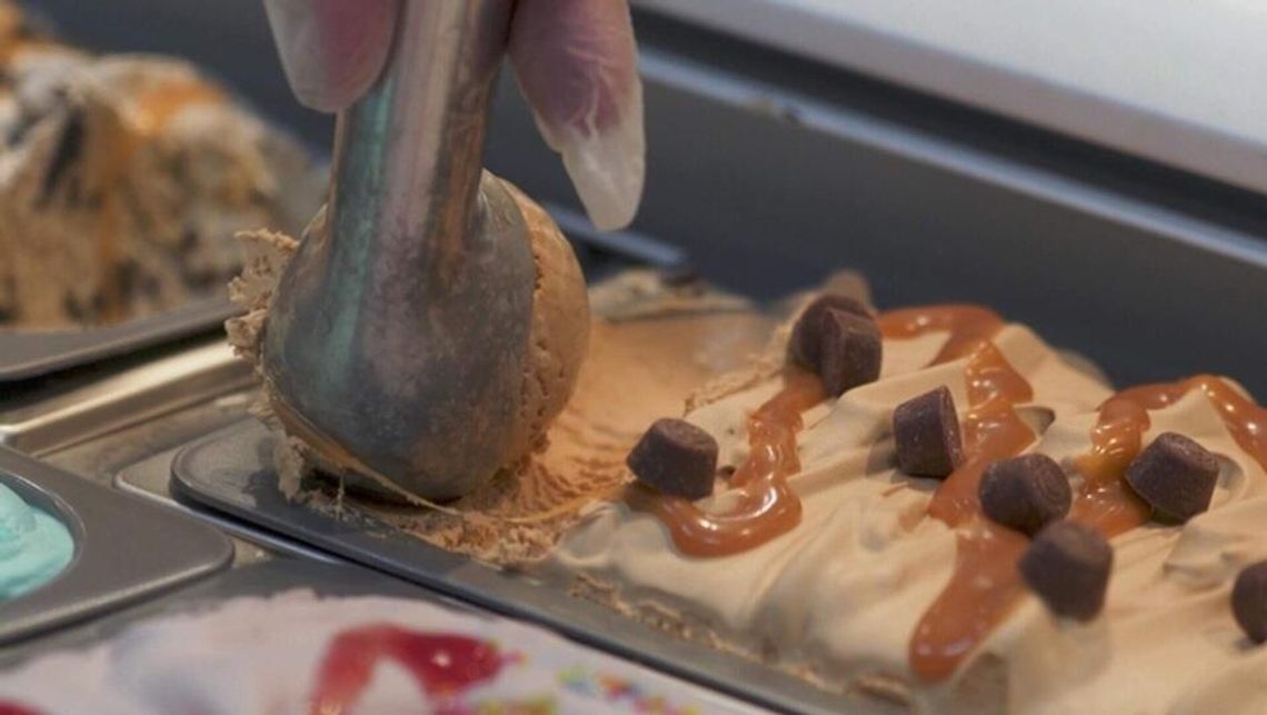 Kontrole IJHARS: Co naprawdę kryje się w lodach? Niepokojące wyniki z 42% lokali i zakładów