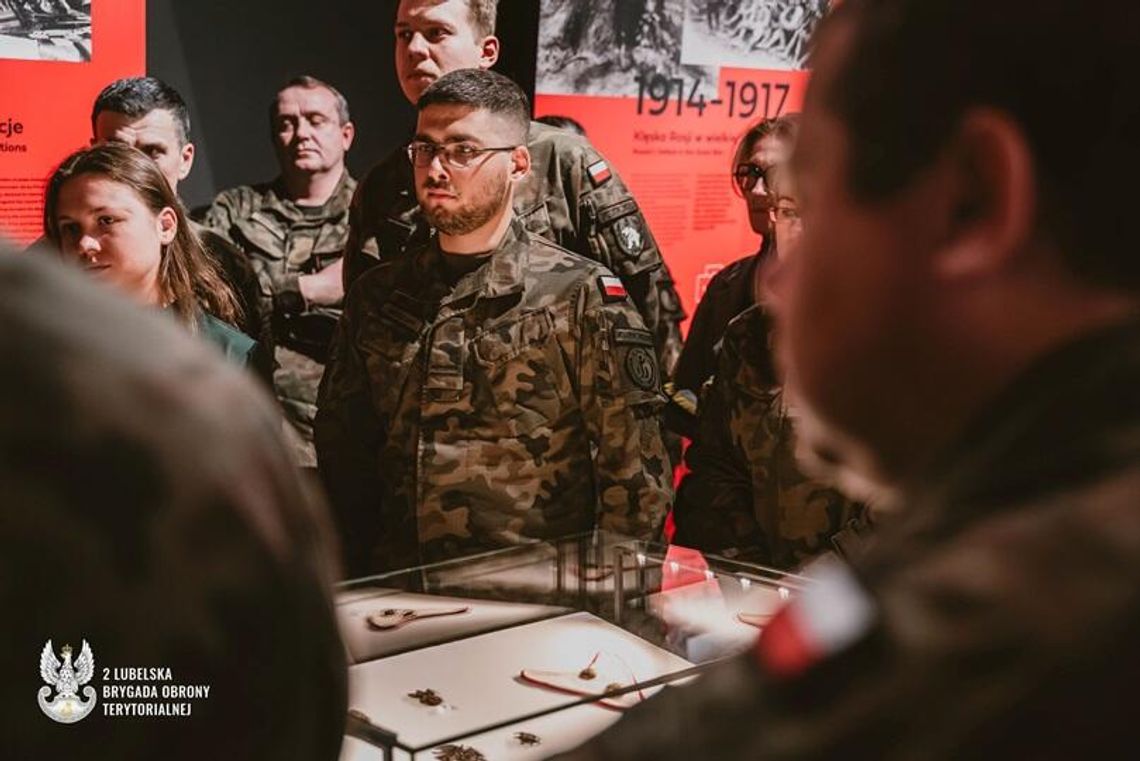 Lekcja patriotyzmu. Lubelscy Terytorialsi z wizytą w Ossowie