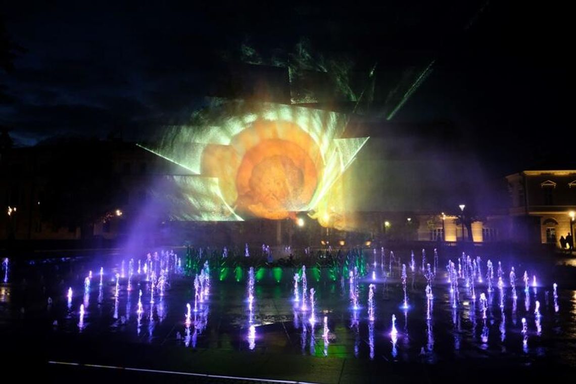 Magia wraca na Plac Litewski. Ruszają pokazy fontanny multimedialnej na majówkę