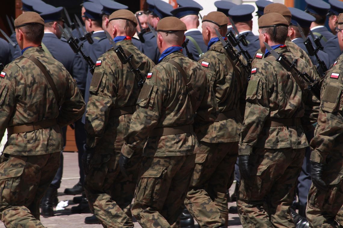 Modernizacja polskiej armii będzie napędzać rozwój rodzimych przedsiębiorstw. Inwestycje na ten cel wyniosą 185 mld zł do 2026 roku