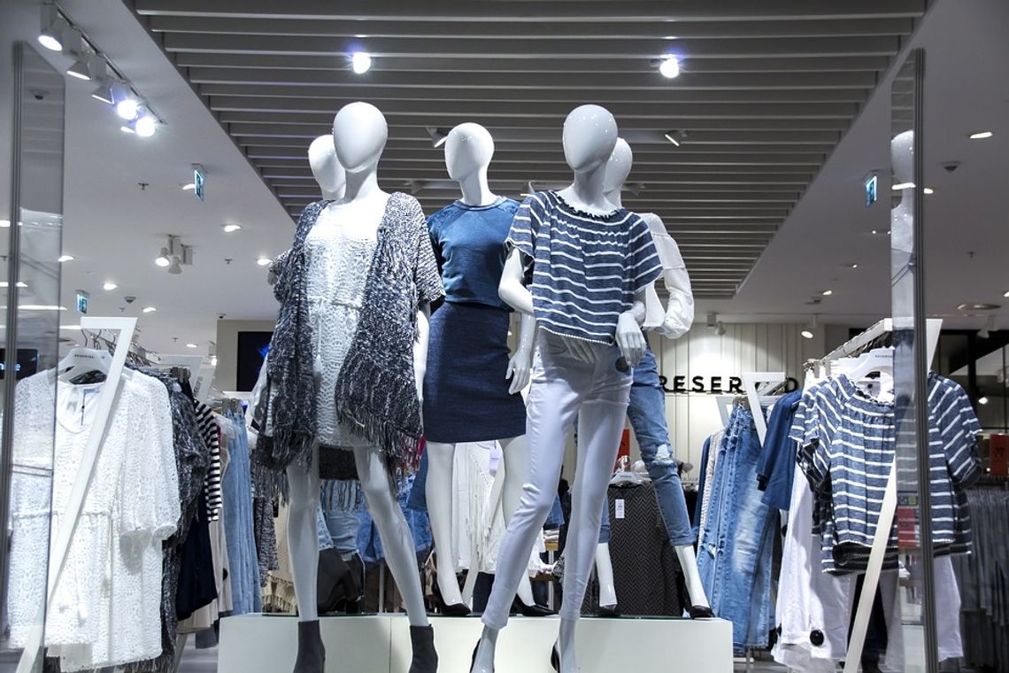 Na ubrania Polacy wydają do 10 proc. miesięcznego dochodu. Zakupy robią głównie w sieciówkach