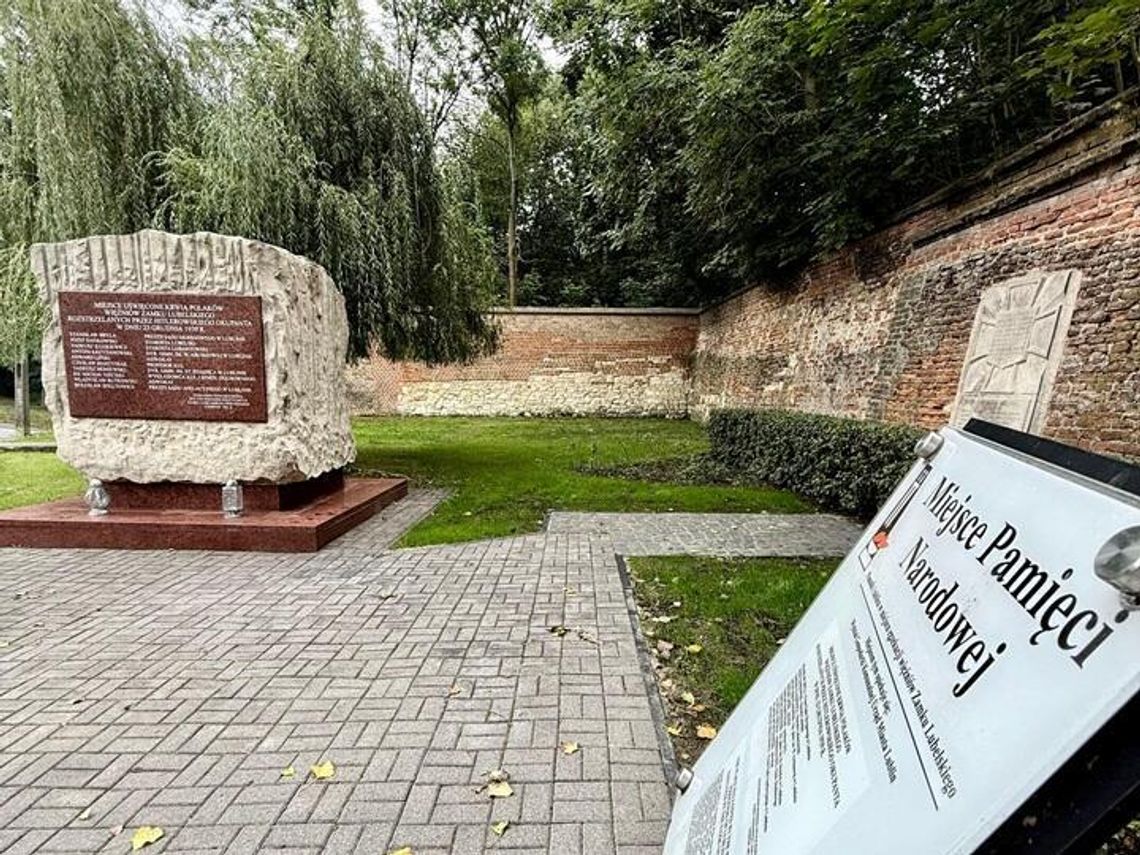 Odnowili pomnik przy ul. Kalinowszczyzna. Upamiętnia ofiary niemieckiej egzekucji Odnowili pomnik przy ul. Kalinowszczyzna. Upamiętnia ofiary niemieckiej egzekucji