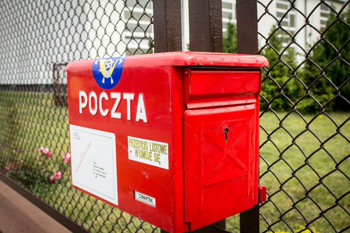 Poczta Polska z tradycyjnego operatora pocztowego przestawia się na obsługę e-handlu. Za 5 lat usługi paczkowe i kurierskie mają stanowić dużą część jej przychodów