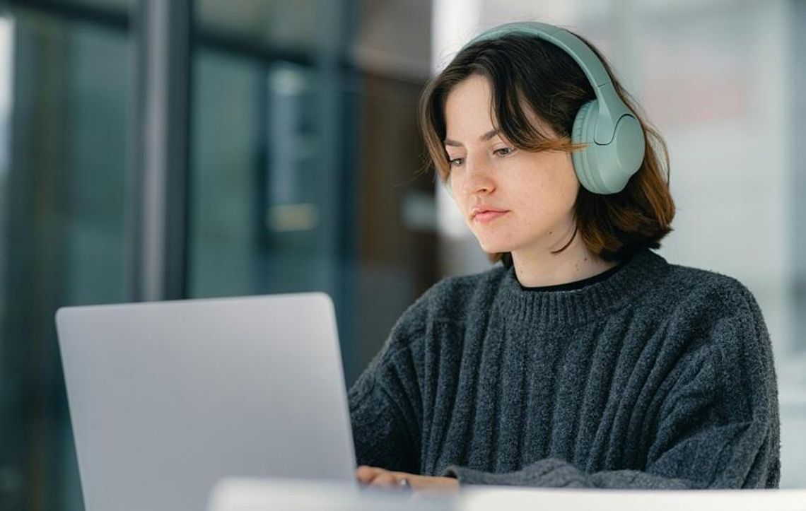 Pokolenie Z pewne własnych kompetencji, ale nie swoich szefów