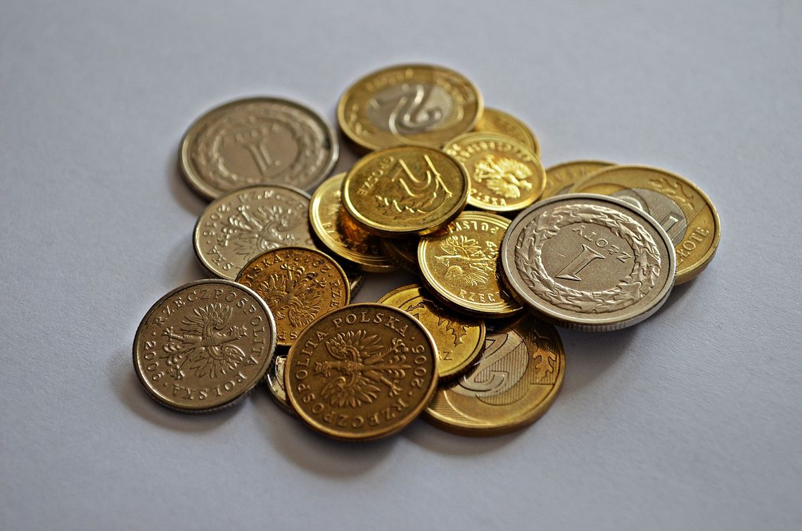 Polacy chętnie inwestują w złoto i nieruchomości. Przez zwyżki cen inwestorzy szukają jednak alternatywy