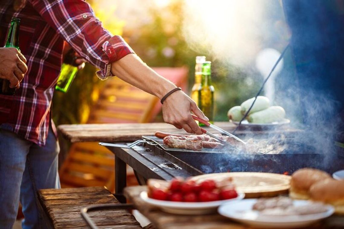 Polacy zmieniają grillowe nawyki. Kiełbasa zostaje, ale piwo już niekoniecznie