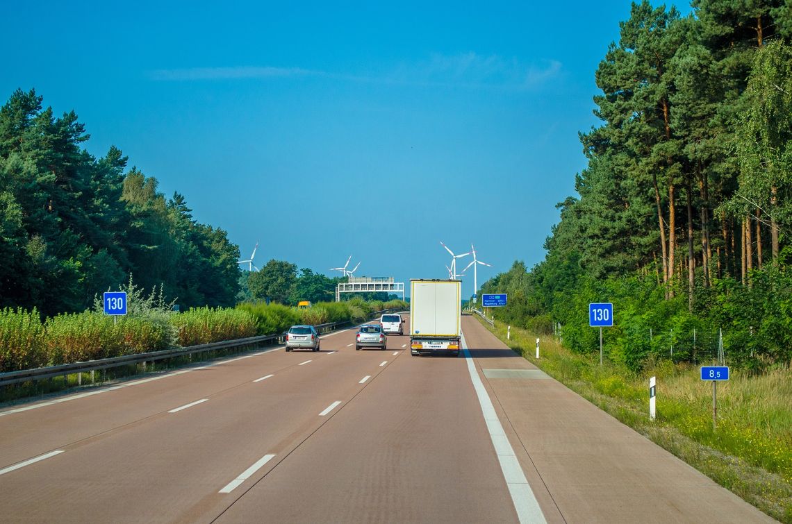 Polskie drogi jednymi z najniebezpieczniejszych w Europie. Sytuację mogłyby poprawić wyższe mandaty i obniżenie maksymalnej prędkości