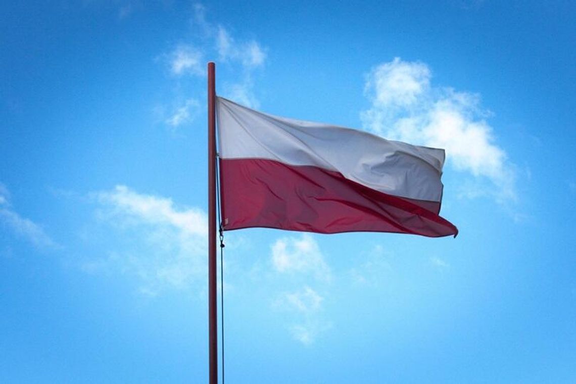 Prof. Robert Kozyrski: Biało-czerwona flaga łączy, ale też zobowiązuje
