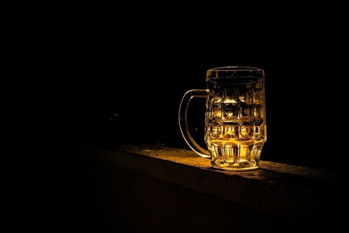 Raport: picie piwa odpowiada za alarmujący wzrost spożycia alkoholu w Polsce 