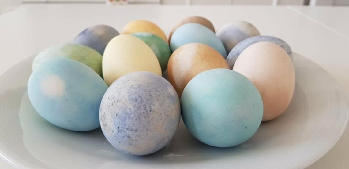 Sałatka jarzynowa pod lupą. Polacy wciąż robią jej za dużo na Wielkanoc