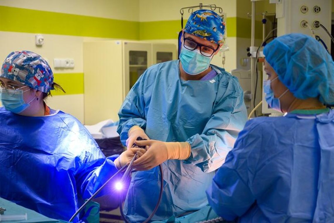 Sukces chirurgów z Lublina. Robotyczne usunięcie 25-centymetrowej śledziony i guza nadnercza Sukces chirurgów z Lublina. Robotyczne usunięcie 25-centymetrowej śledziony i guza nadnercza