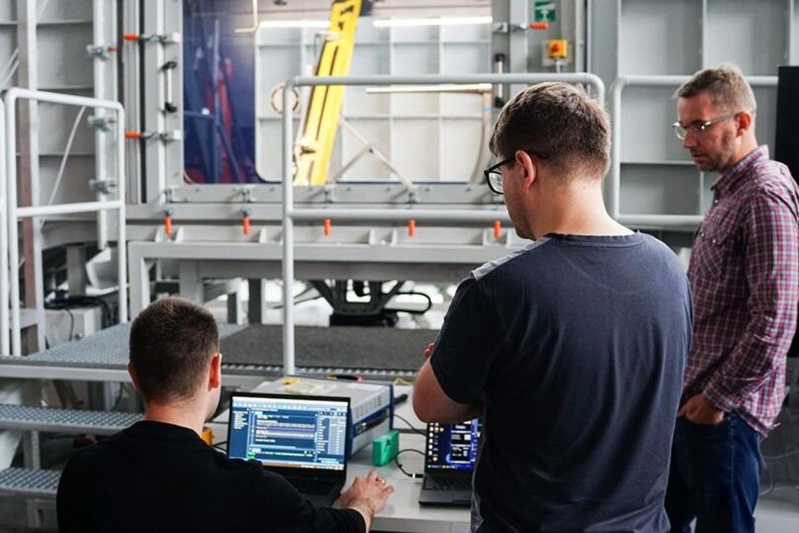 Światłowody w kompozytach – inteligentne materiały z Lublina podniosą bezpieczeństwo w motorsporcie