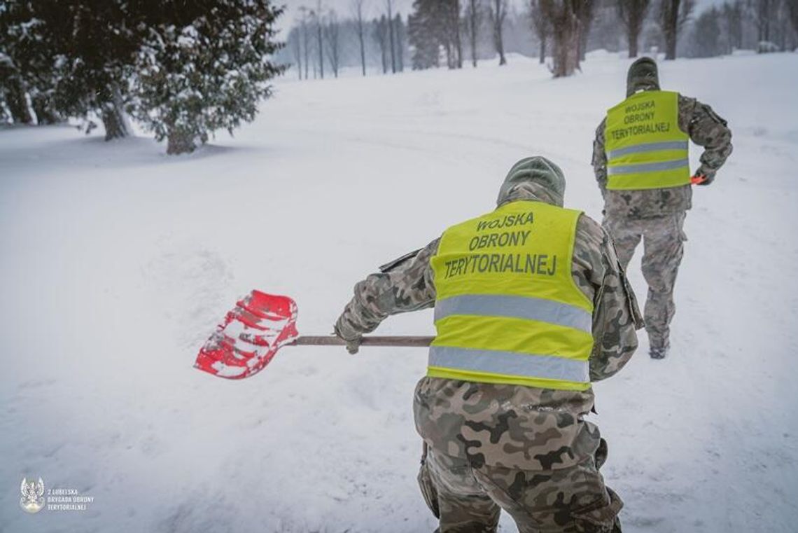 Terytorialsi wspierają Zamość. Wojsko pomaga w walce ze skutkami intensywnych opadów śniegu