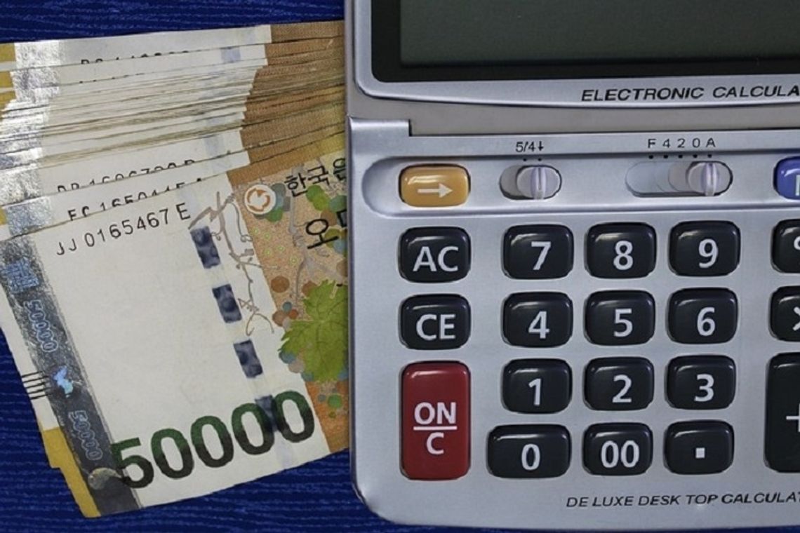 W kolejnych miesiącach czeka nas obniżka stóp procentowych. To globalny trend, a nie decyzja polityczna