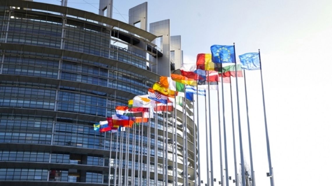W PE po wakacjach: działania klimatyczne, zdrowie publiczne, roaming i płace minimalne