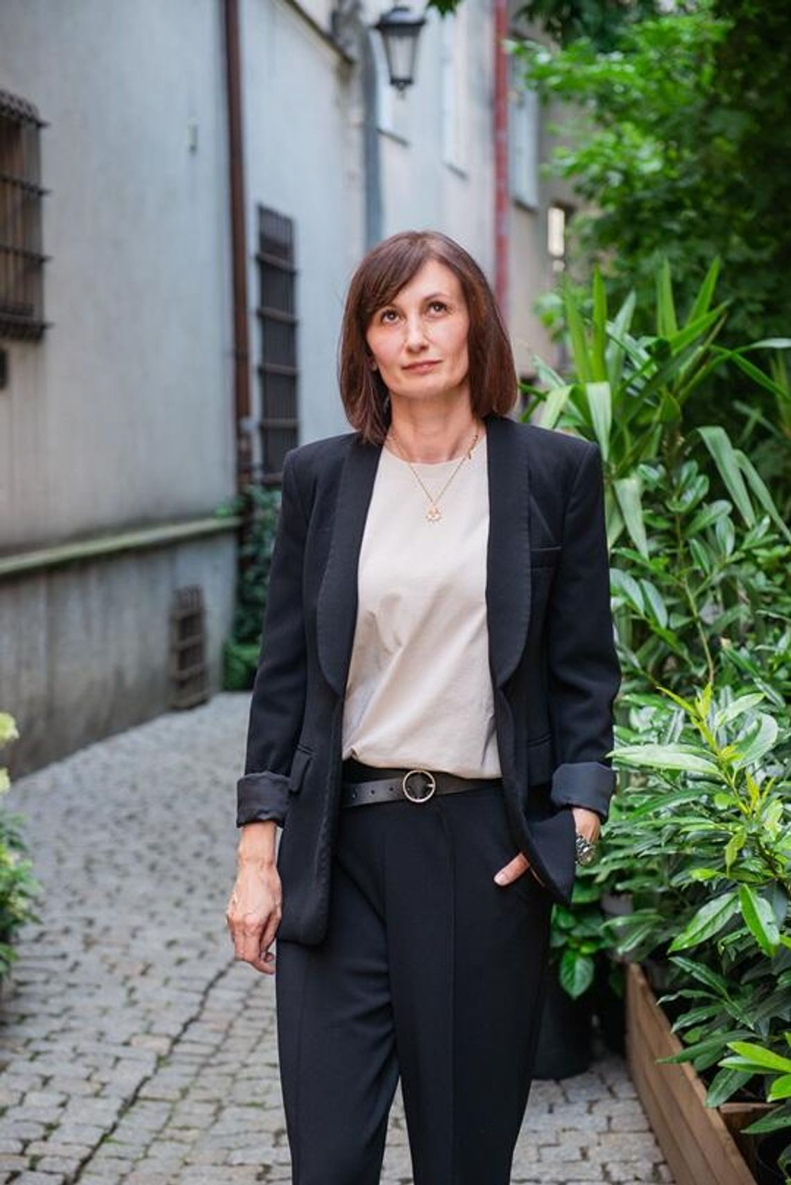 Wakacje ze stylistką. Marynarka – ponadczasowy klasyk, który odmienia każdą stylizację