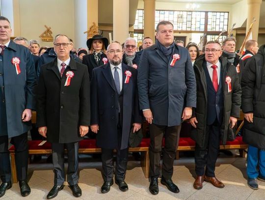 Trzy samorządy świętują niepodległość - uroczystości 11 listopada w Lubartowie Trzy samorządy świętują niepodległość - uroczystości 11 listopada w Lubartowie