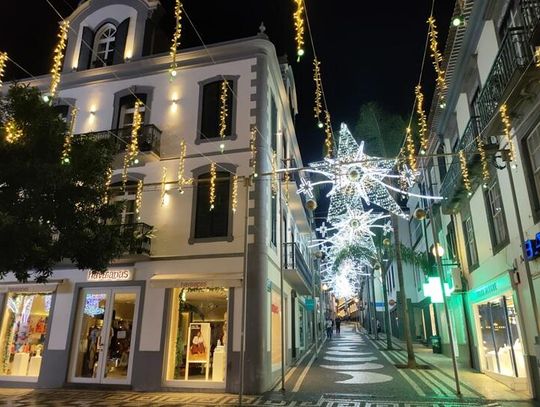 Boże Narodzenie pod palmami. Funchal zachwyca świąteczną iluminacją